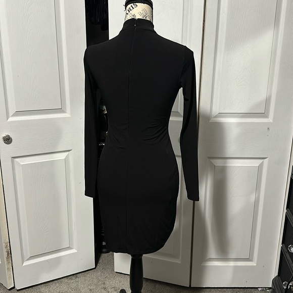 Express Longsleeve Bodycon Keyhole Dress - Picture 4 of 9